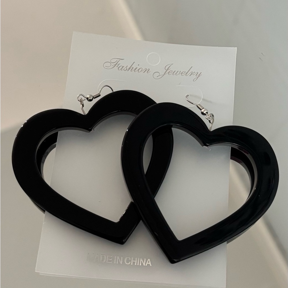 5/$25 (Pick 5 items for $25 Labeled) Bold Black Heart Earrings